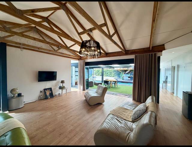 4 BEDROOM HOUSE FOR SALE IN MEER EN SEE